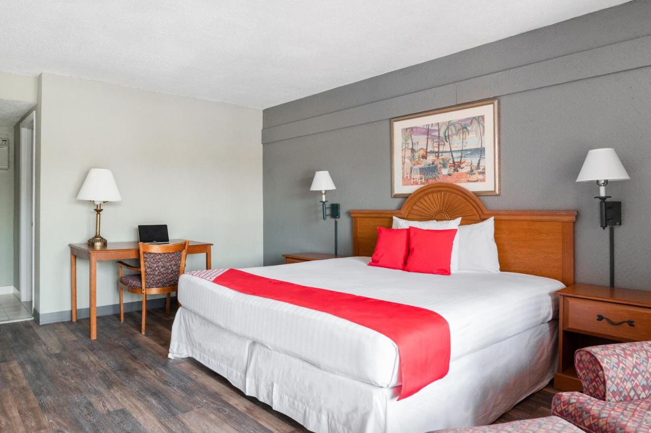 | OYO Hotel Mustang Silver Spring FL