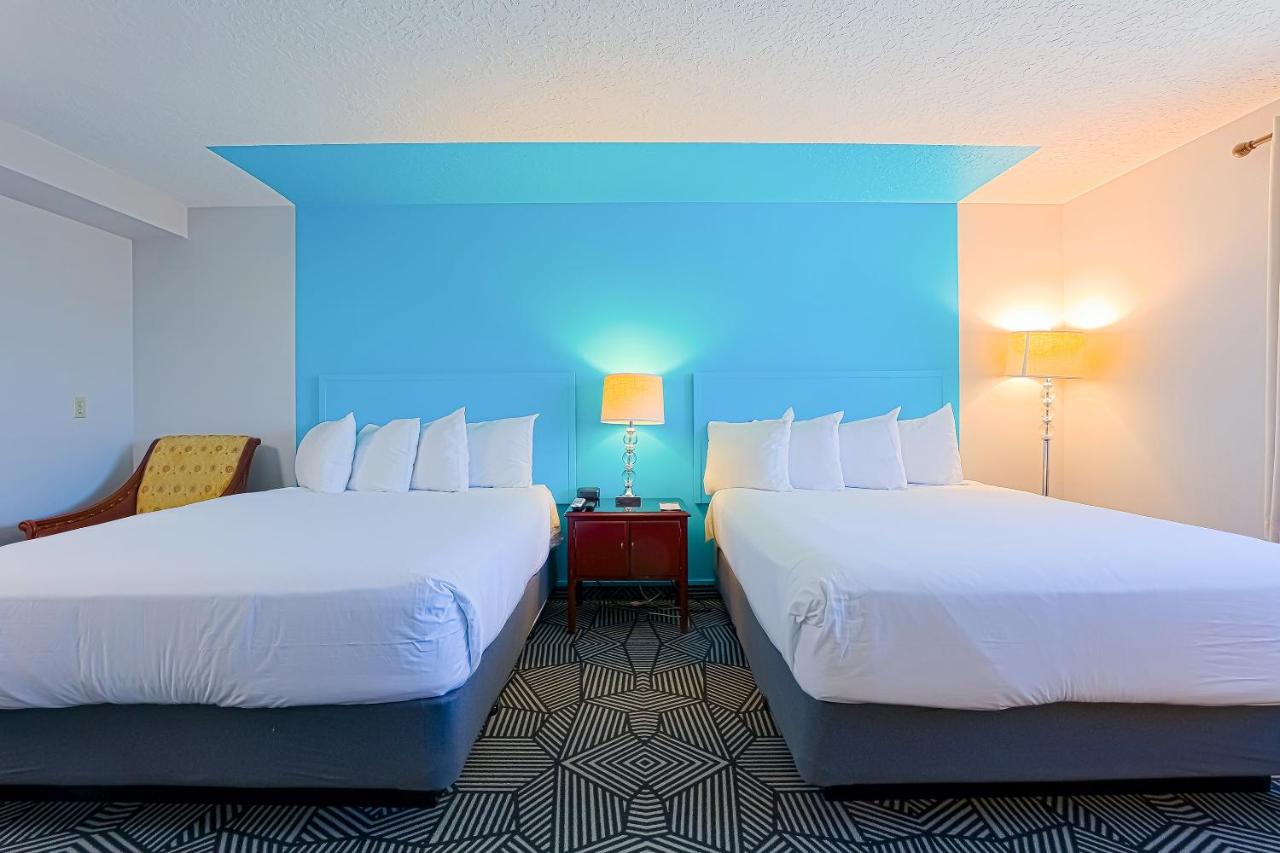 Queen Room with Two Queen Beds at Coast River Inn by OYO Seaside