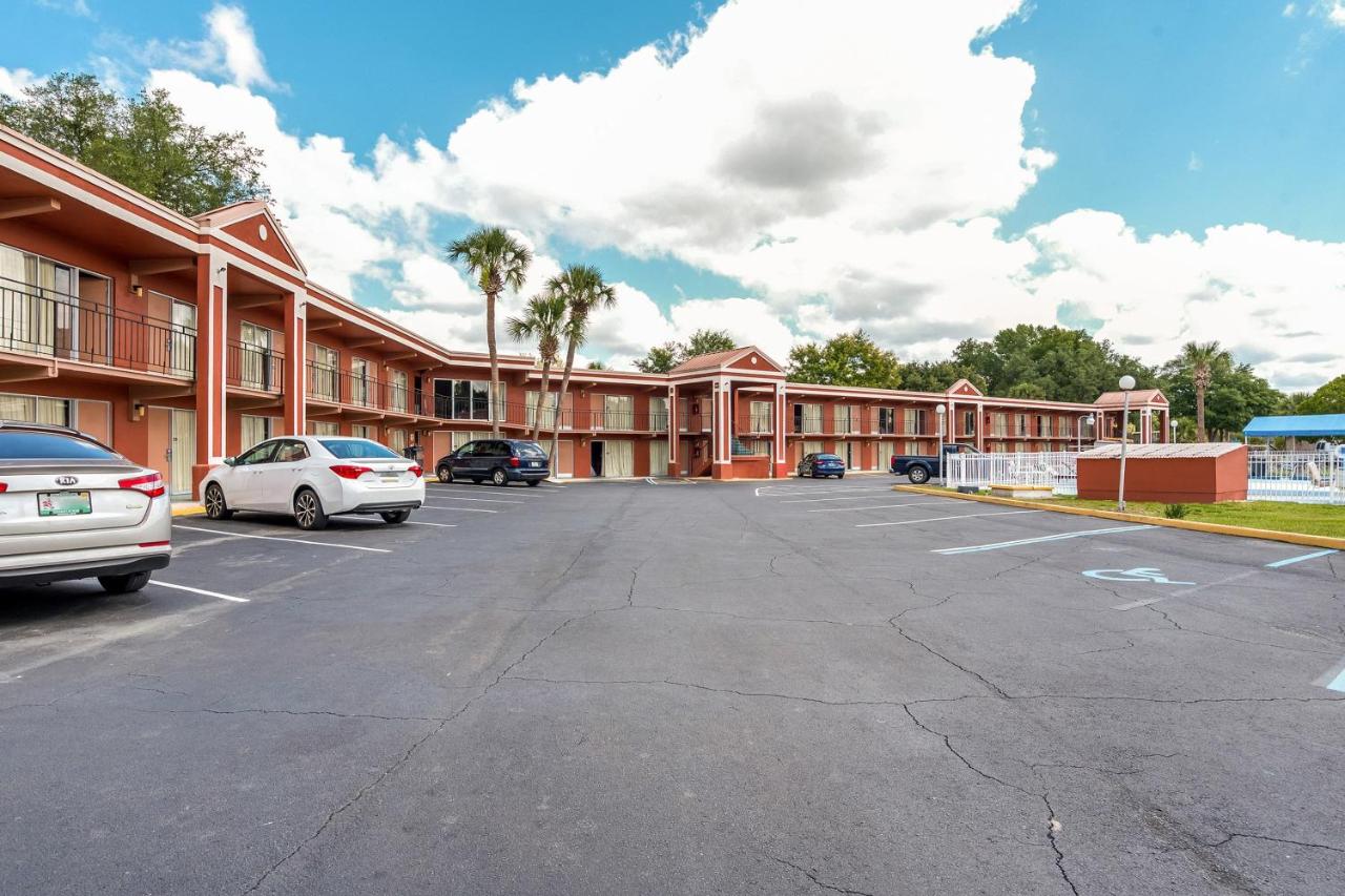 | OYO Hotel Mustang Silver Spring FL
