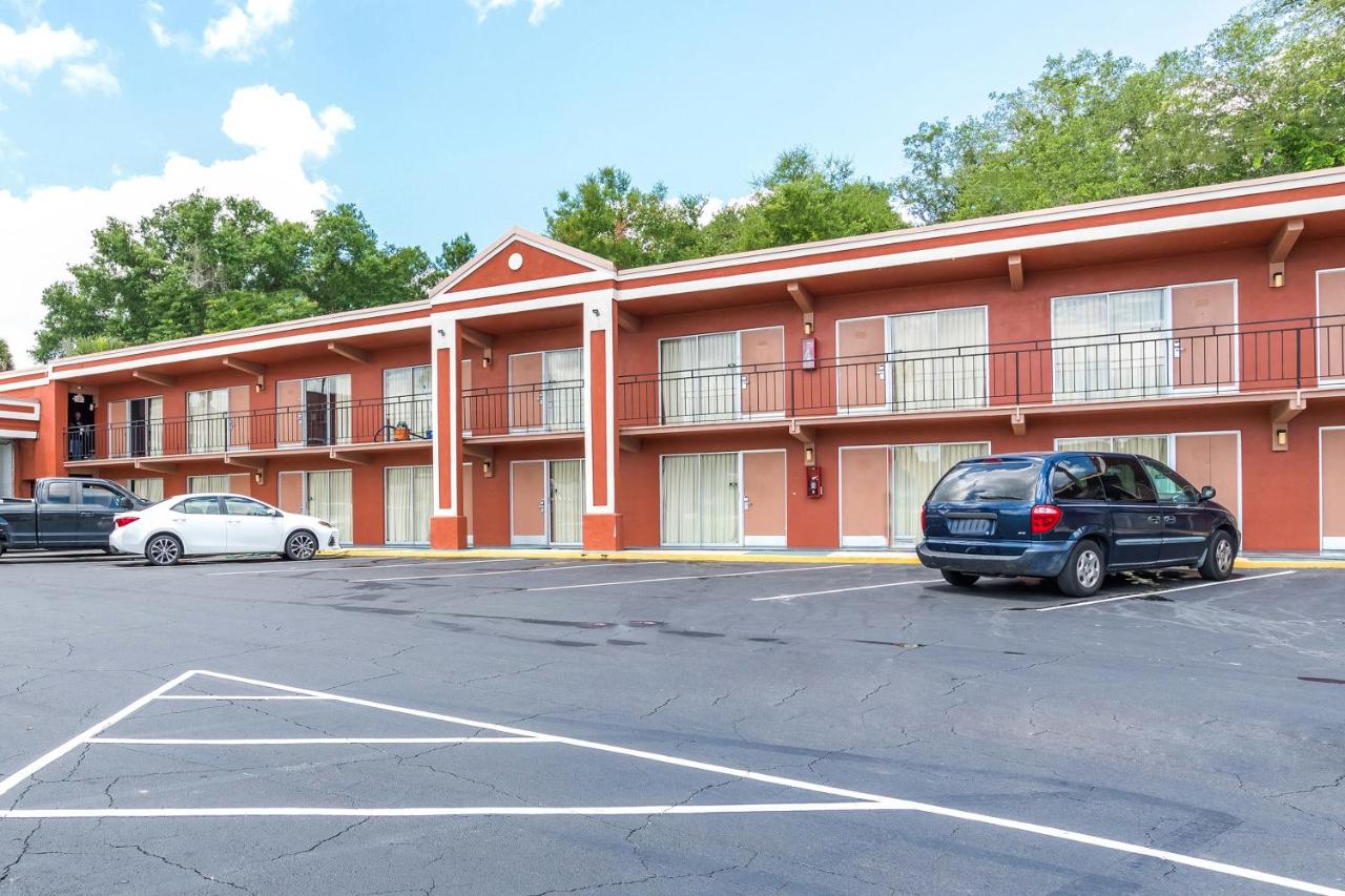 | OYO Hotel Mustang Silver Spring FL