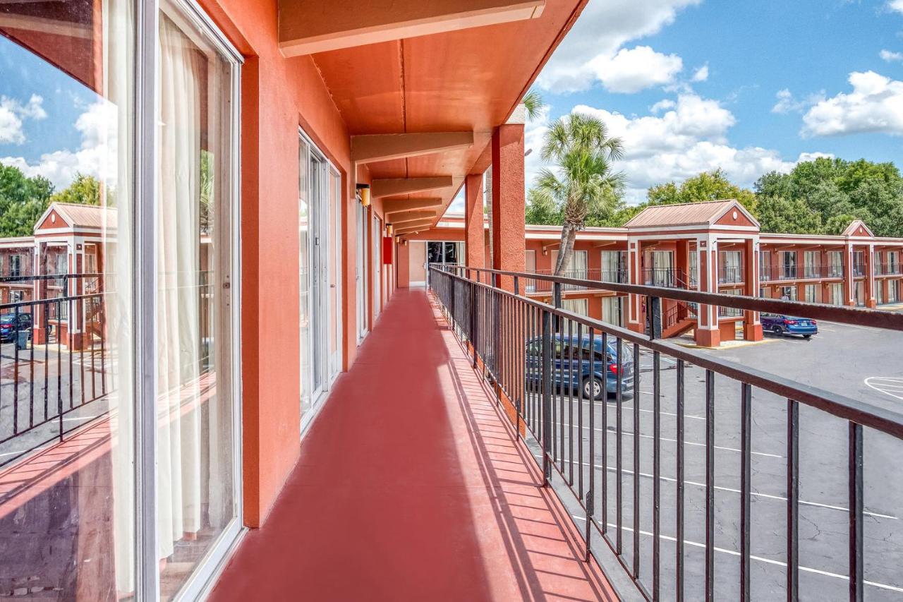  | OYO Hotel Mustang Silver Spring FL