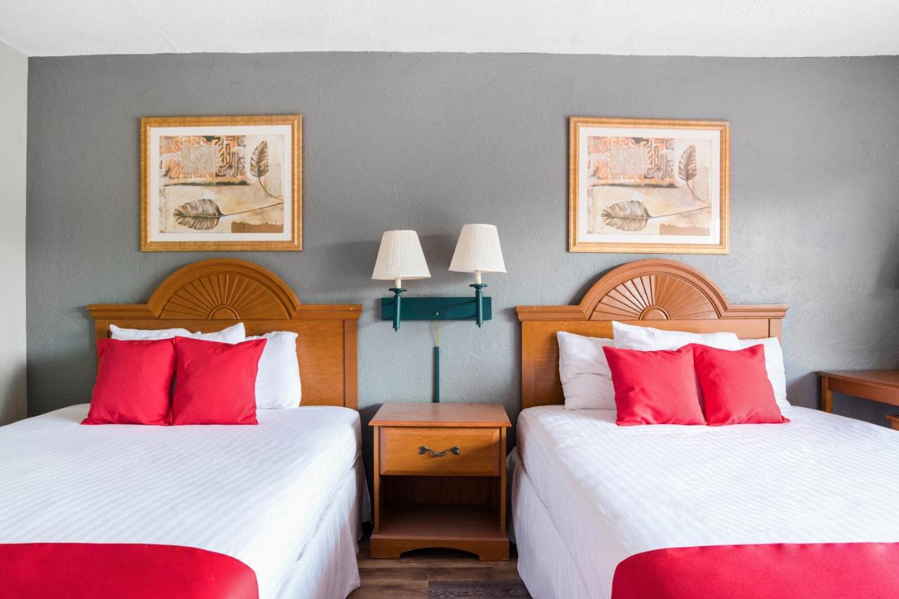 | OYO Hotel Mustang Silver Spring FL