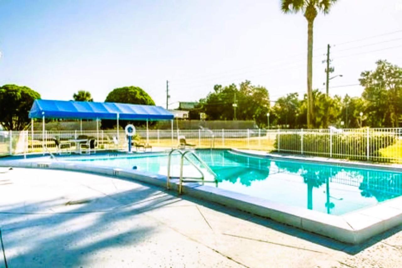 | OYO Hotel Mustang Silver Spring FL