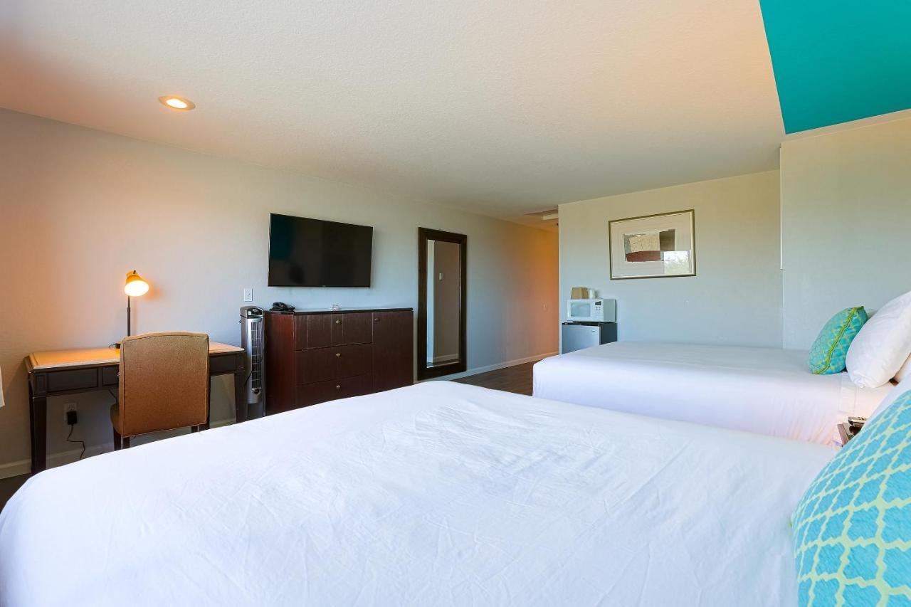 2 Queen Beds with River View at Coast River Inn by OYO Seaside
