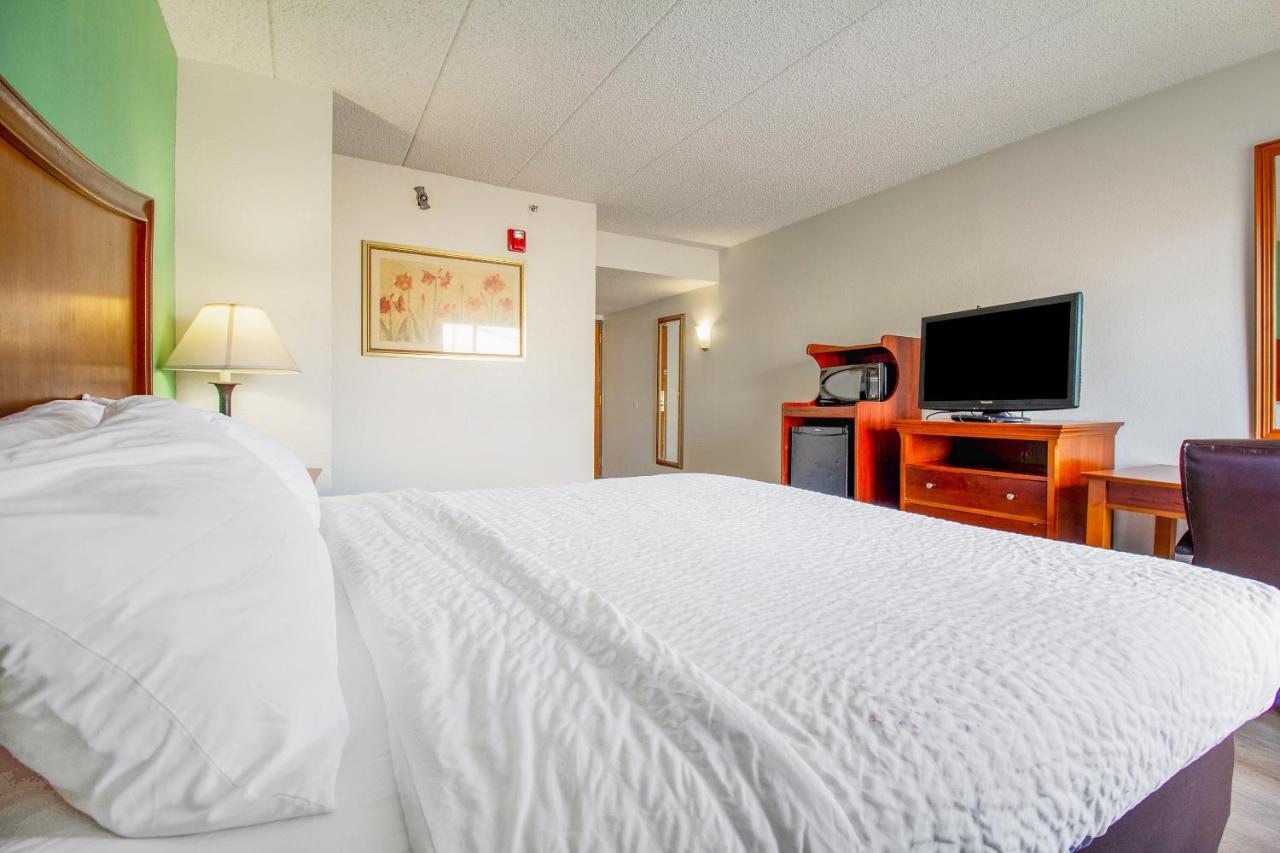 King Room - Disability Access at Tulsa Square Hotel Central, I-44 By OYO