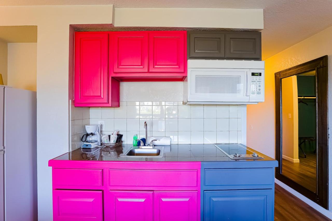 King Kitchenette with River View at Coast River Inn by OYO Seaside