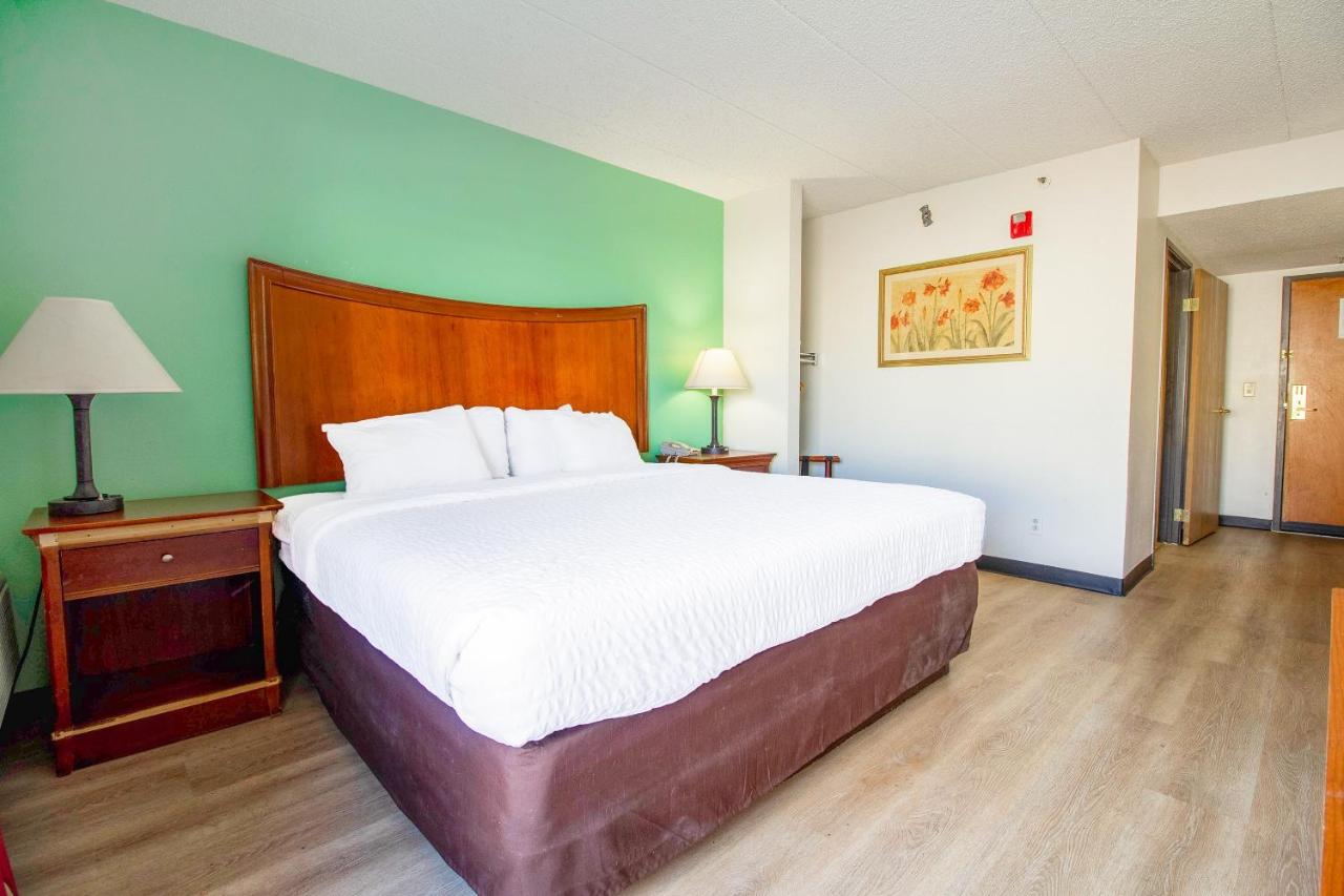 King Room - Disability Access at Tulsa Square Hotel Central, I-44 By OYO