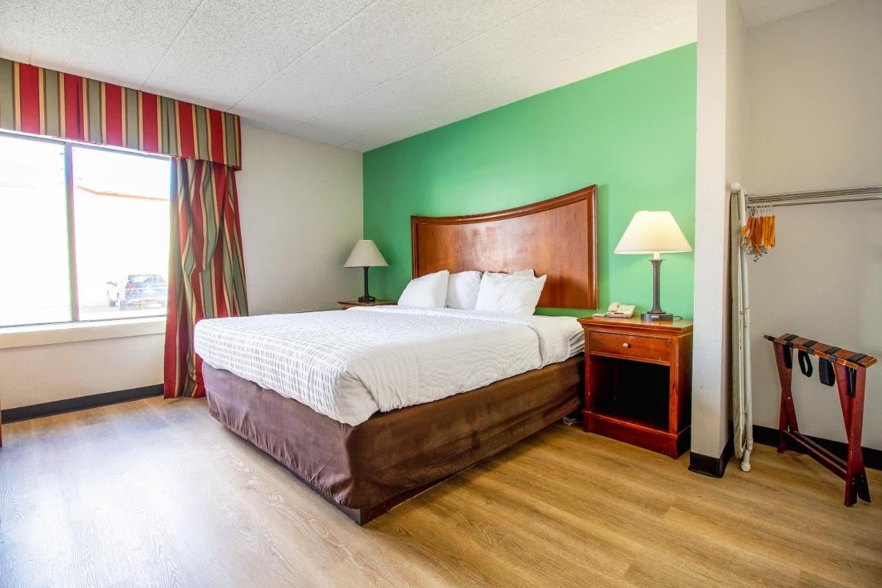 King Room - Disability Access at Tulsa Square Hotel Central, I-44 By OYO