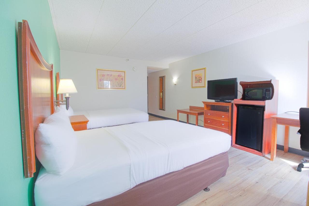 2 Full Bed Accessible at Tulsa Square Hotel Central, I-44 By OYO