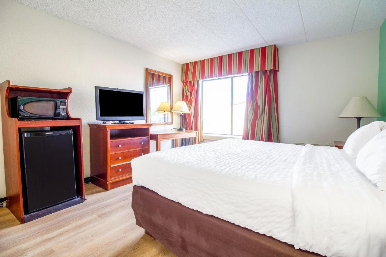 King Room - Disability Access at Tulsa Square Hotel Central, I-44 By OYO