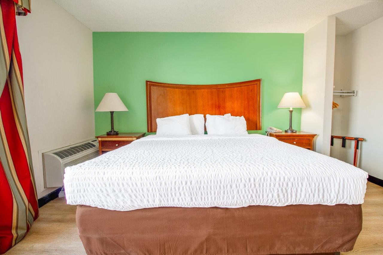 King Room - Disability Access at Tulsa Square Hotel Central, I-44 By OYO