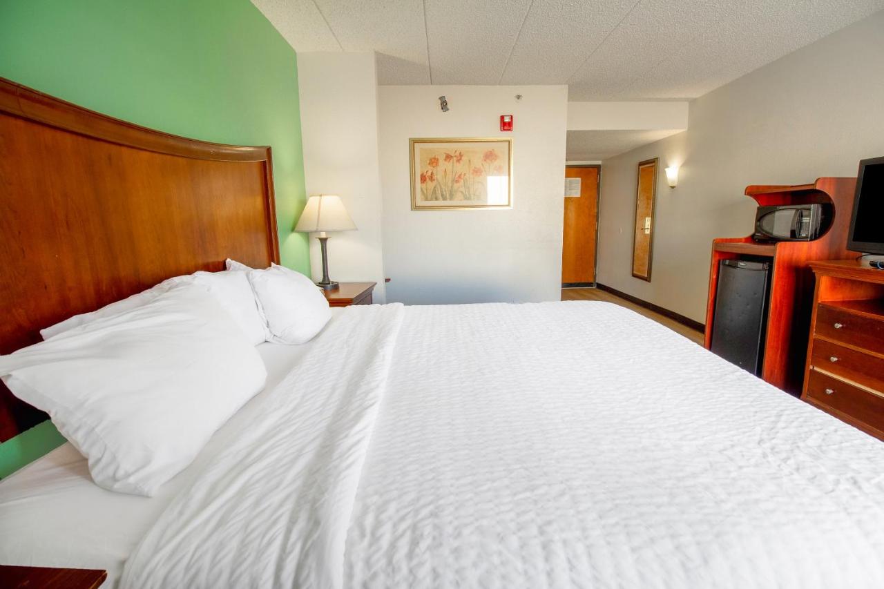 King Room - Disability Access at Tulsa Square Hotel Central, I-44 By OYO