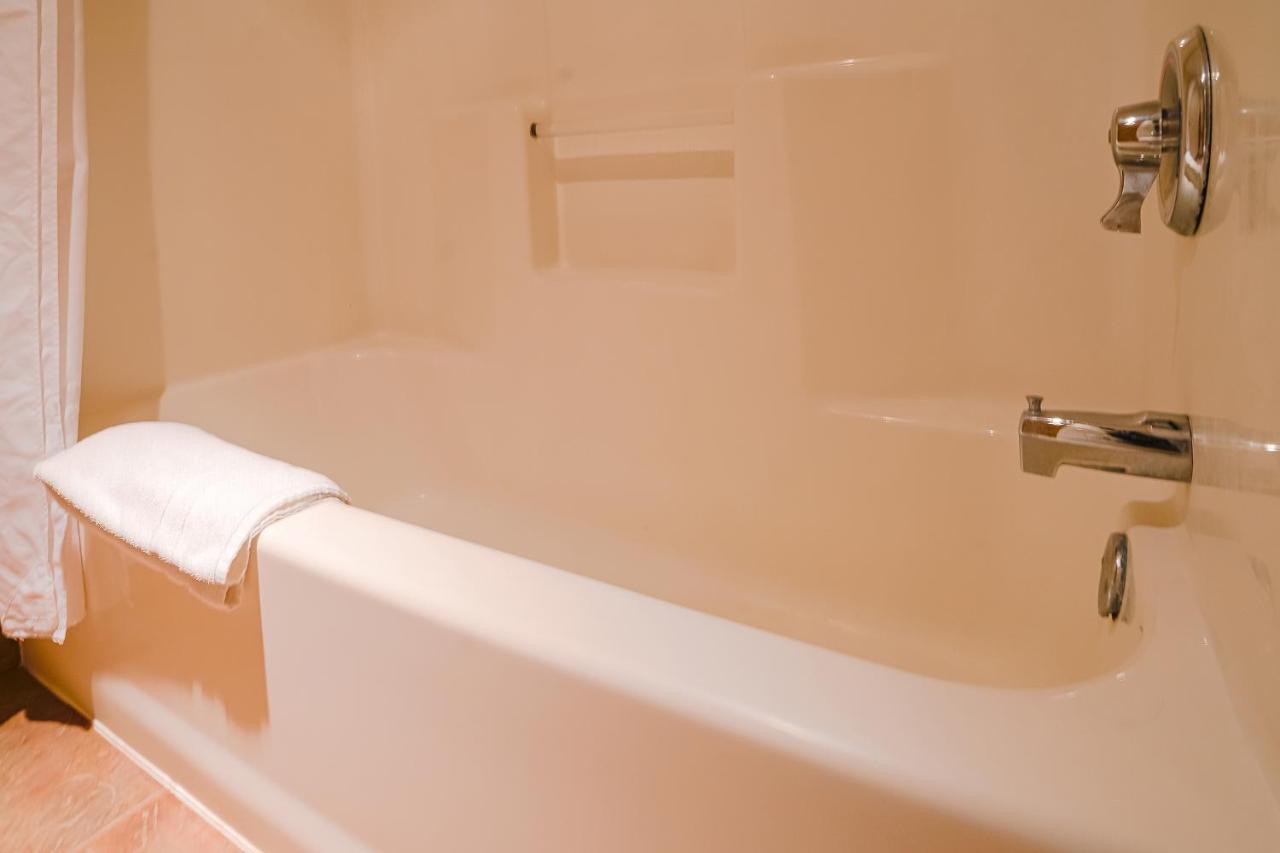 OYO Hotel Redwood Falls near Jackpot Casino