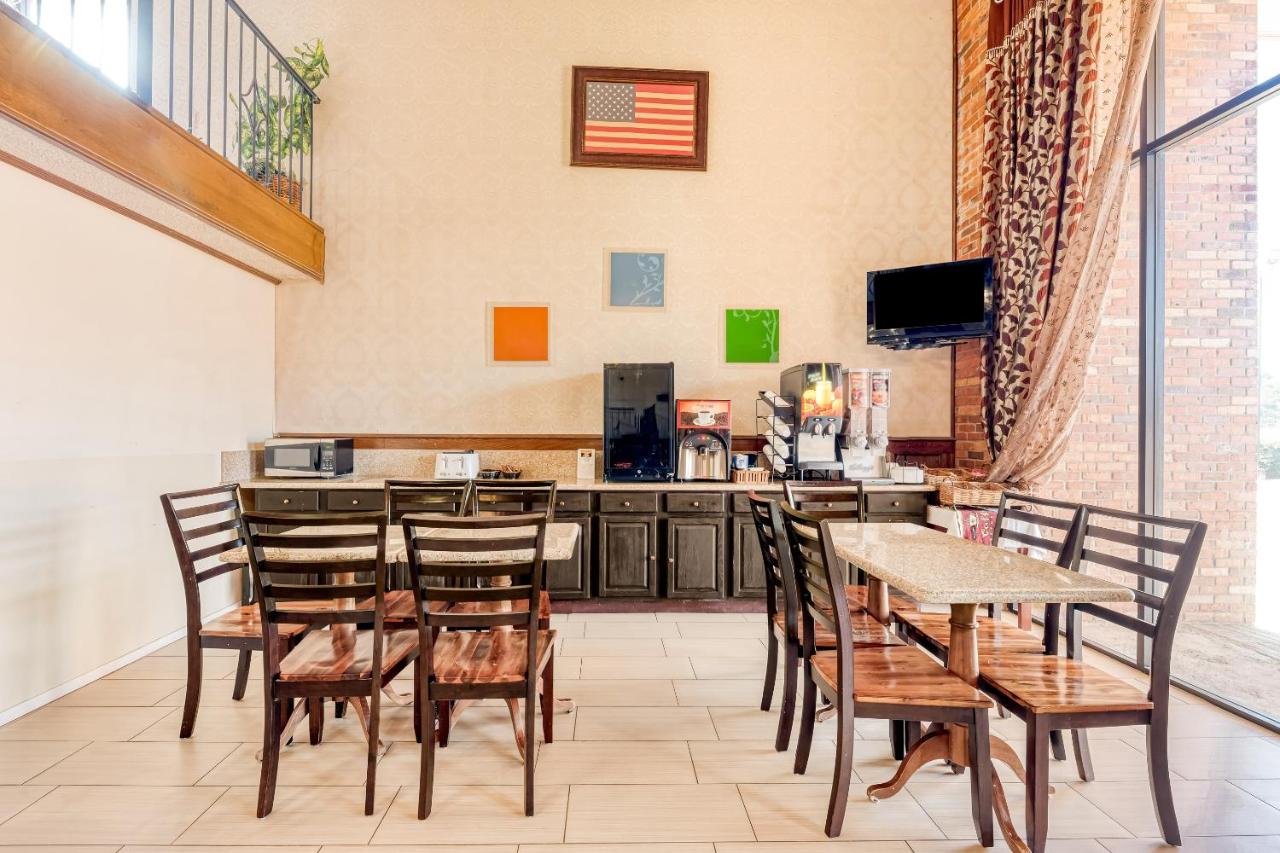 | OYO Hotel Jefferson TX Hwy 59