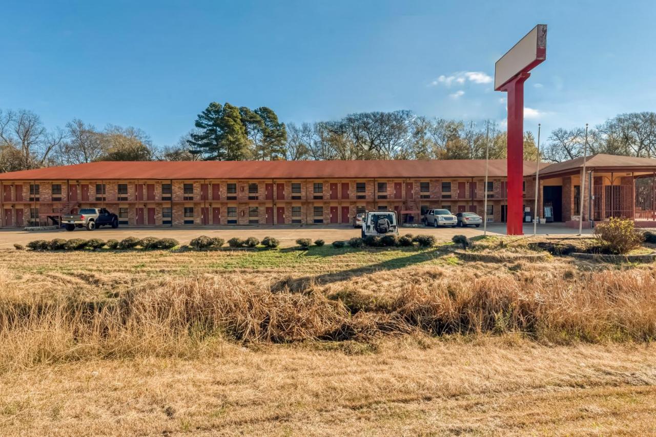 | OYO Hotel Jefferson TX Hwy 59