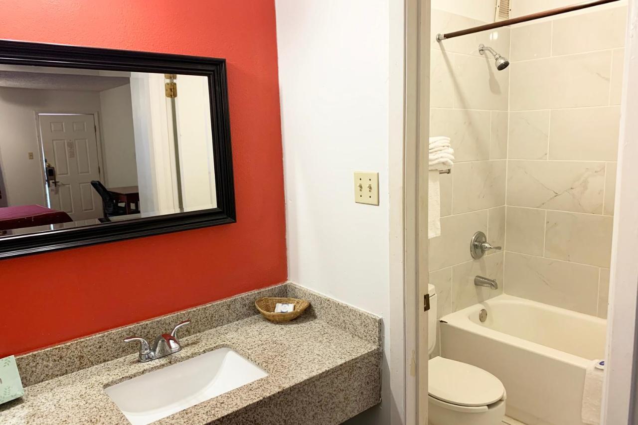 | OYO Hotel Jefferson TX Hwy 59