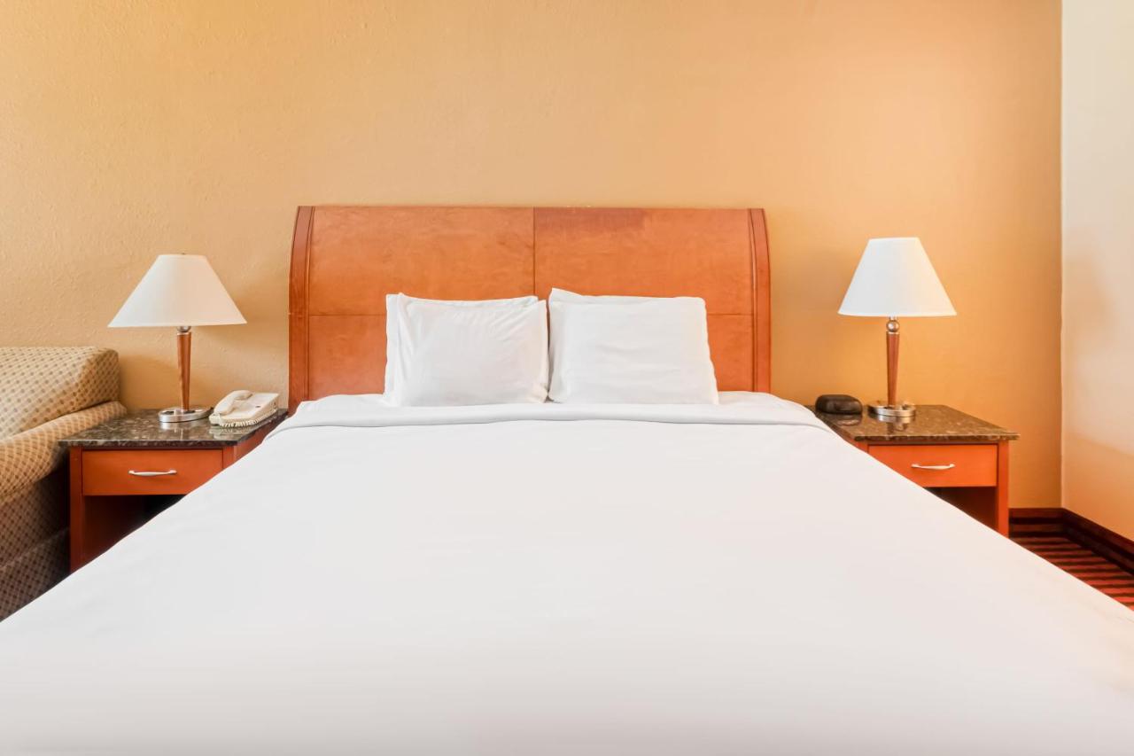  | OYO Hotel Jefferson TX Hwy 59