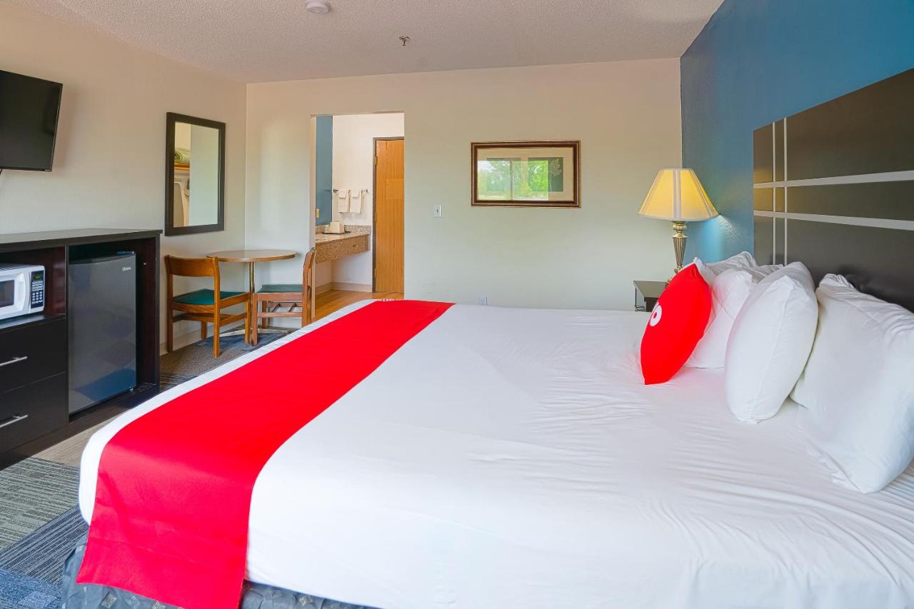 OYO Hotel Redwood Falls near Jackpot Casino