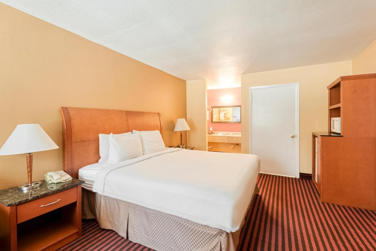 | OYO Hotel Jefferson TX Hwy 59