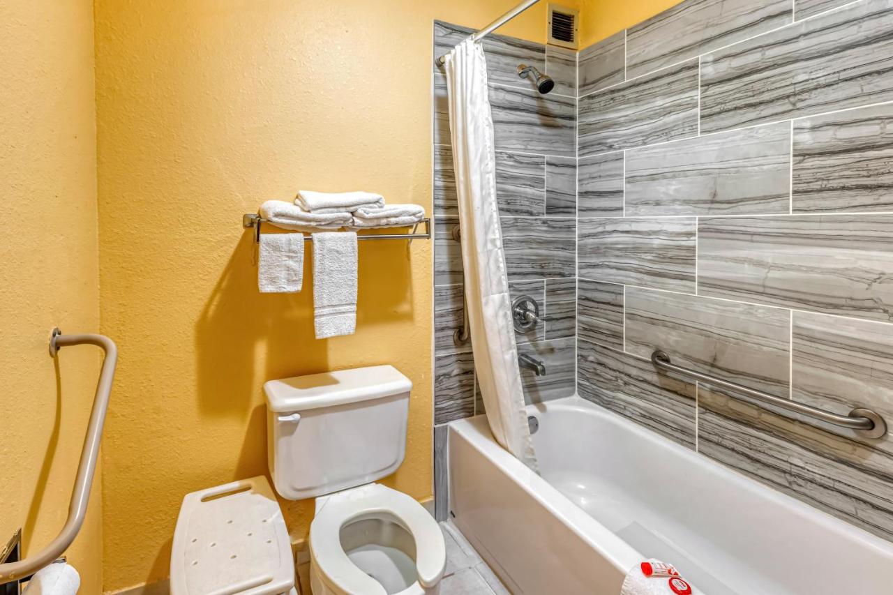 | OYO Hotel Jefferson TX Hwy 59
