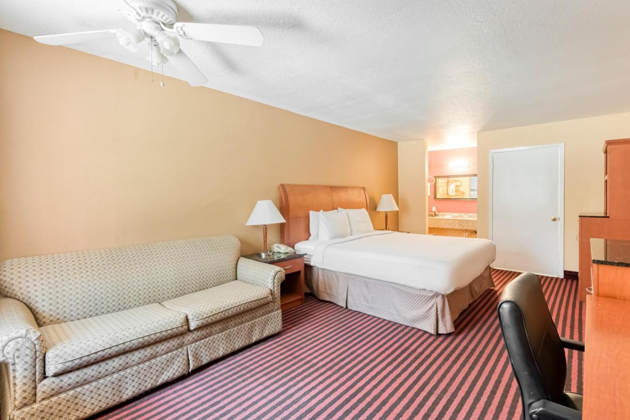 | OYO Hotel Jefferson TX Hwy 59