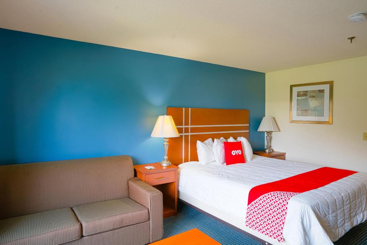 Deluxe Double Room with Extra Bed at OYO Hotel Redwood Falls near Jackpot Casino