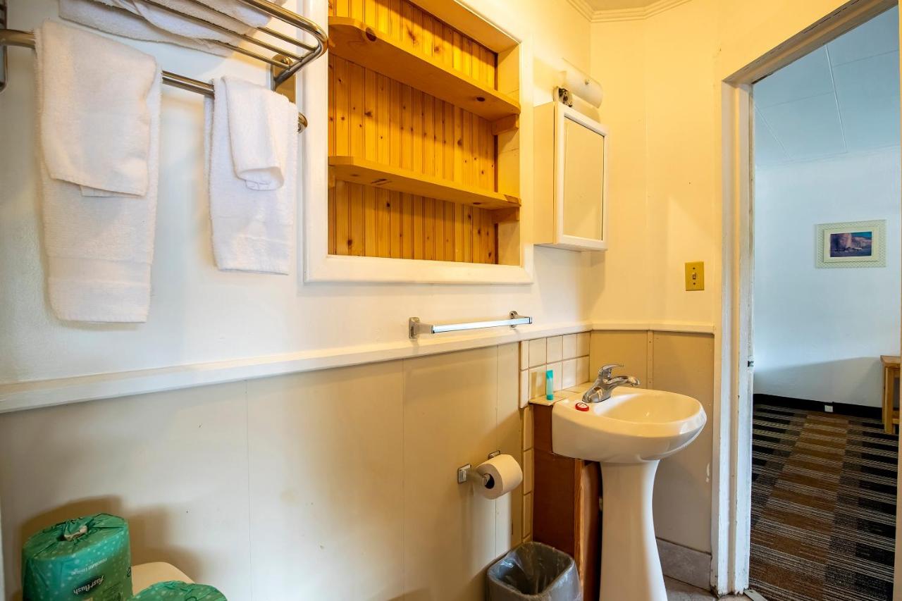 Two-Bedroom Apartment at Lloyd's On The River Country Inn By OYO