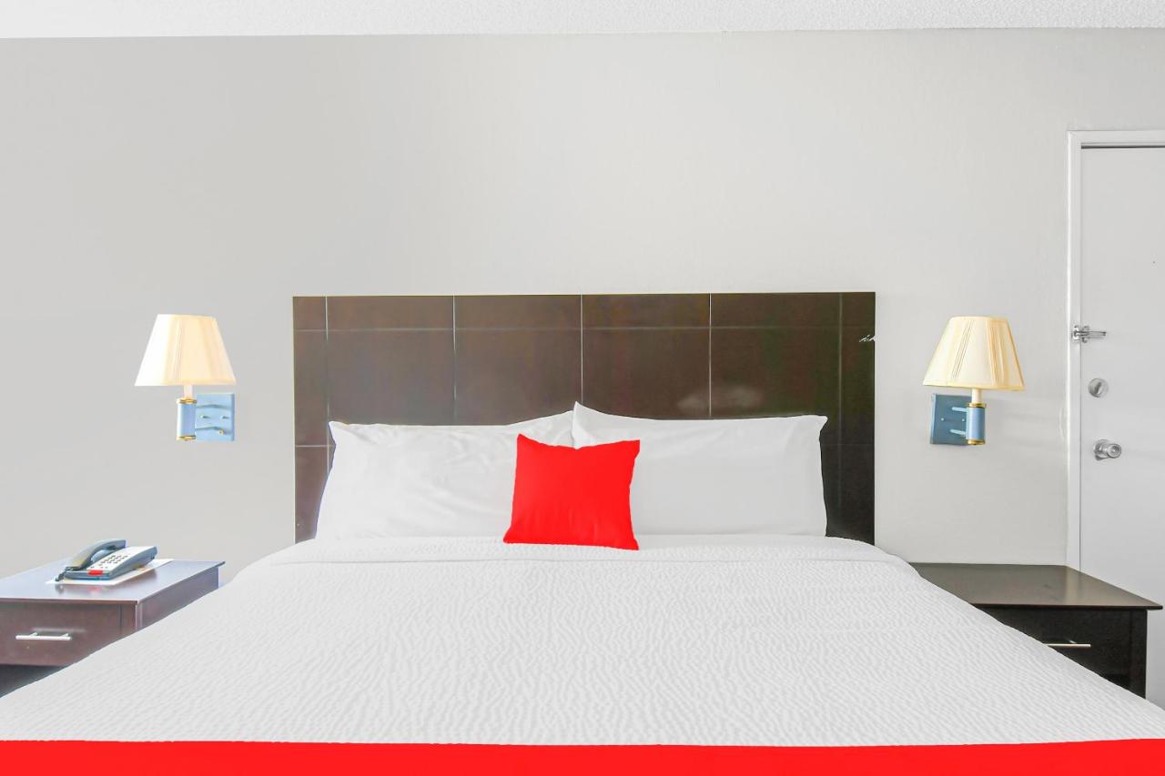 King Room at Americas Best Value Inn Irving DFW Airport South