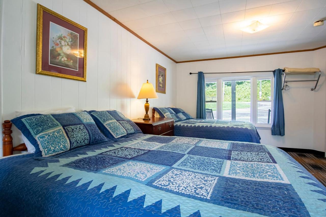 2 Queen Bed with Lake view at Lloyd's On The River Country Inn By OYO