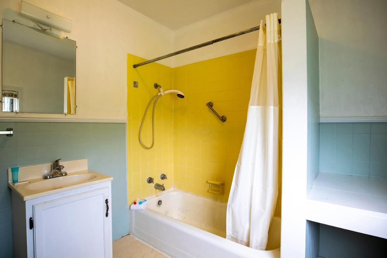 1 Queen and 1 Twin Room with Kitchenette at Lloyd's On The River Country Inn By OYO