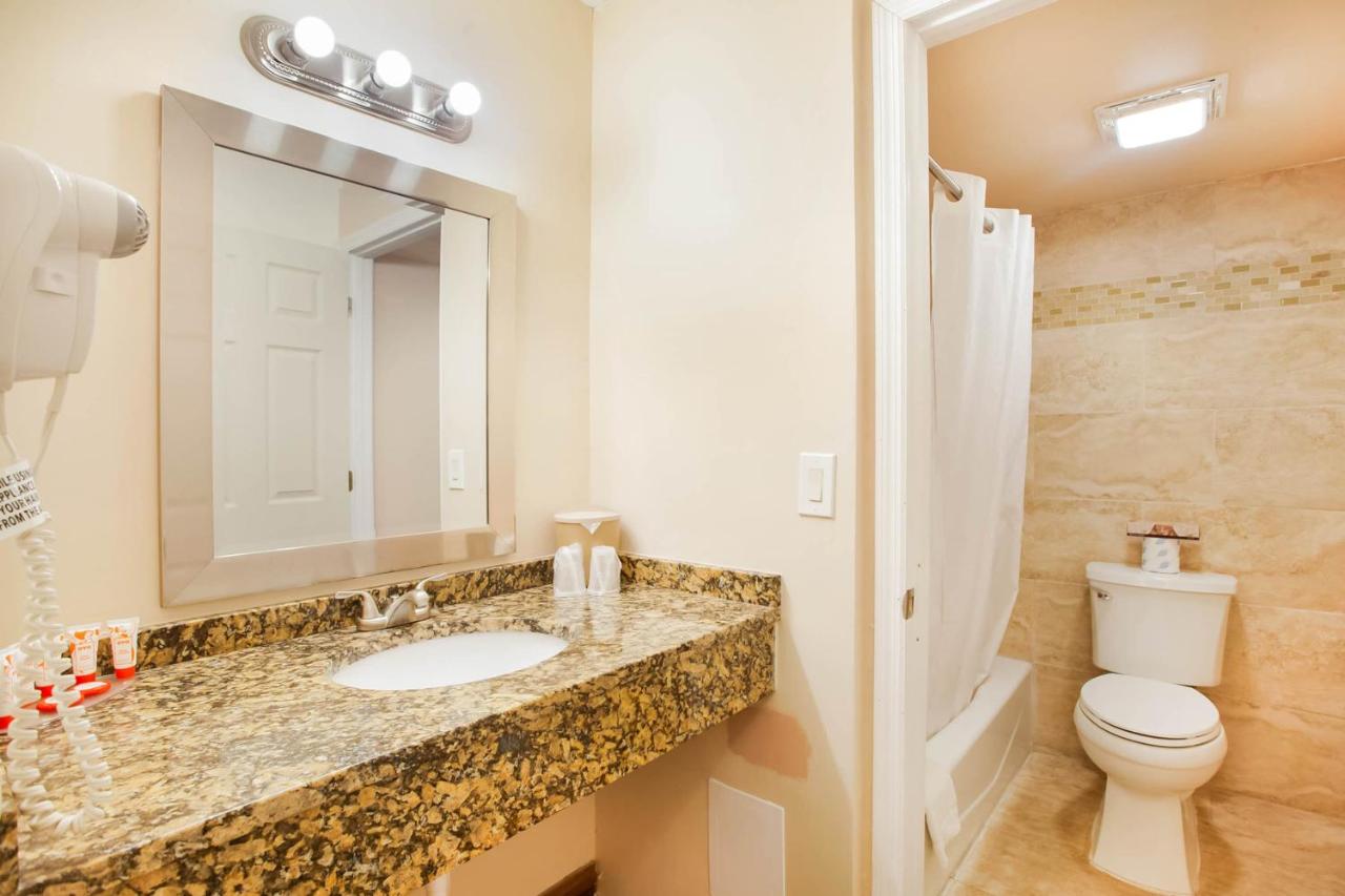 | OYO Waterfront Hotel- Cape Coral Fort Myers, FL