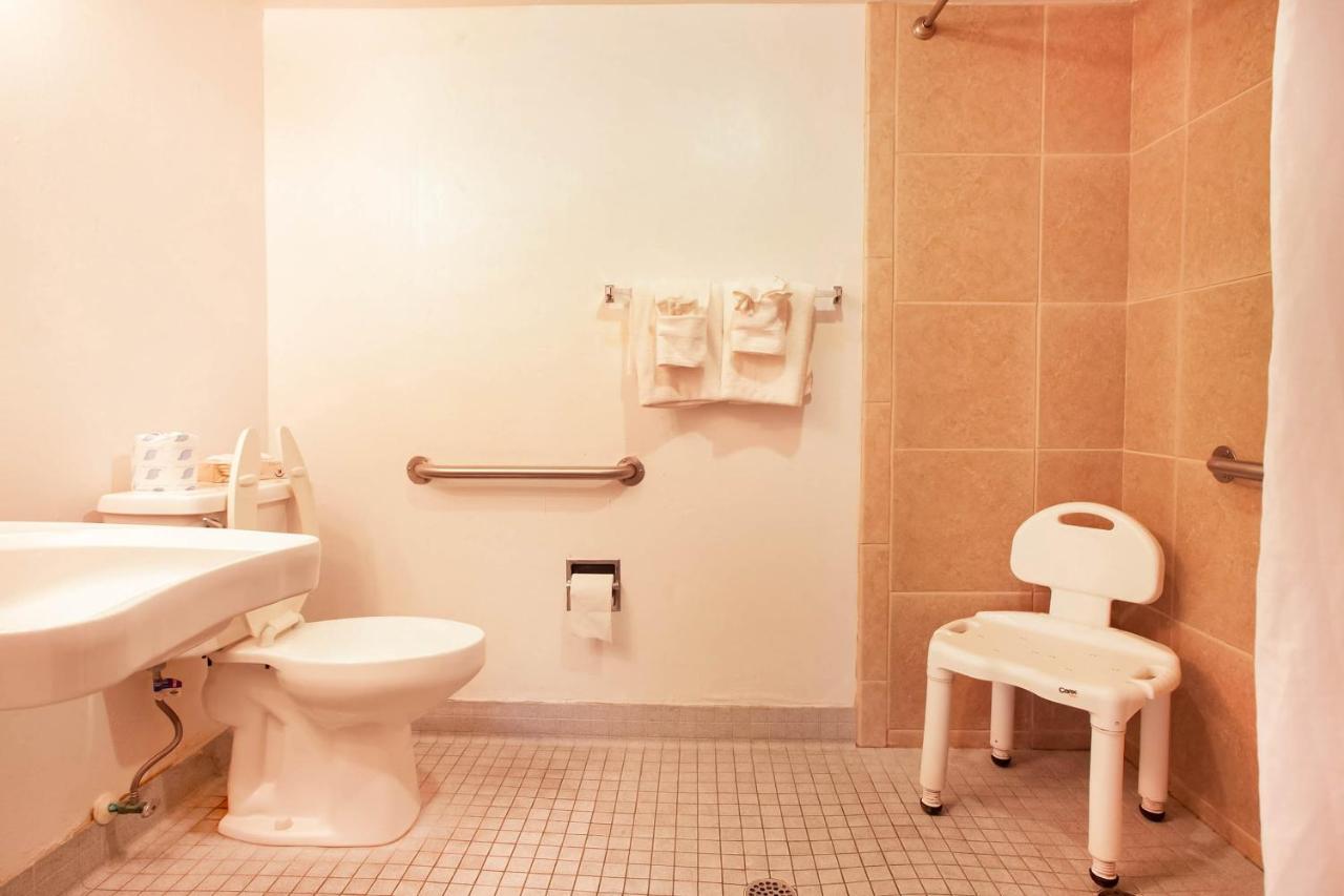  | OYO Waterfront Hotel- Cape Coral Fort Myers, FL