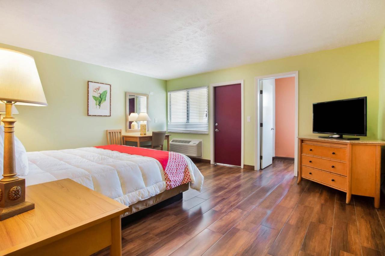 | OYO Waterfront Hotel- Cape Coral Fort Myers, FL
