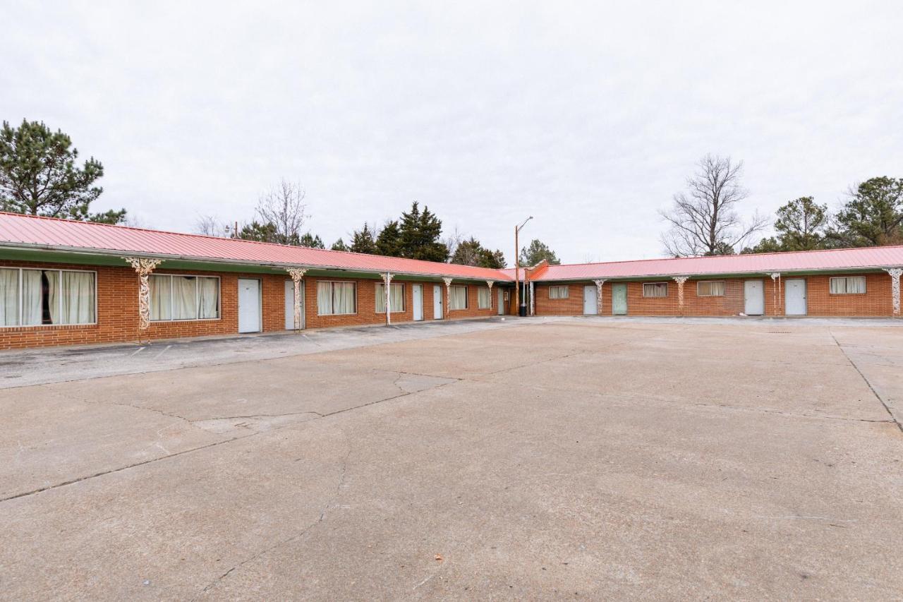 | OYO Hotel Holly Springs MS