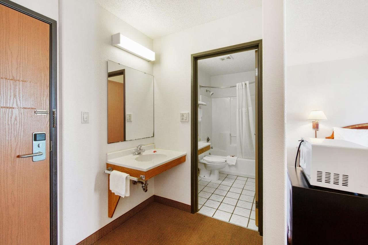  | OYO Hotel Portage I-94