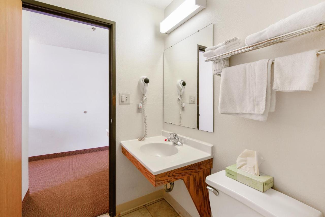  | OYO Hotel Portage I-94
