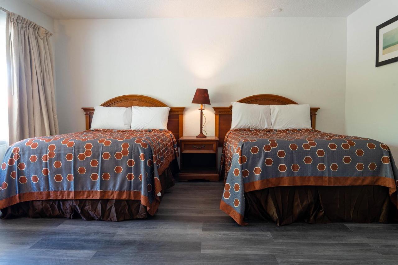 Queen Room with Two Queen Beds at OYO Hotel Ocala, Fl I-75