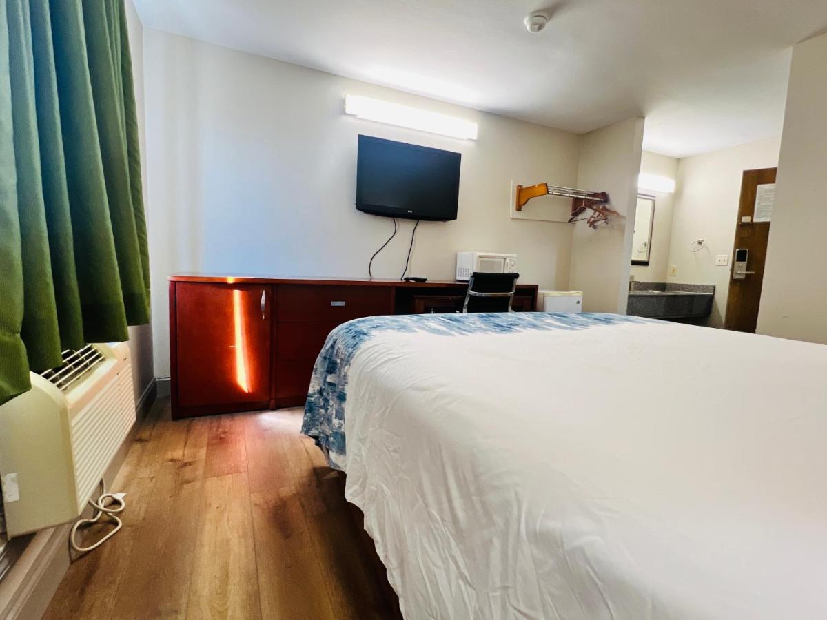 | Rosewood Inn
