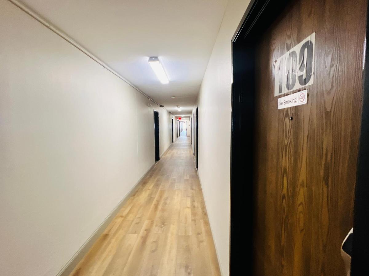| Rosewood Inn