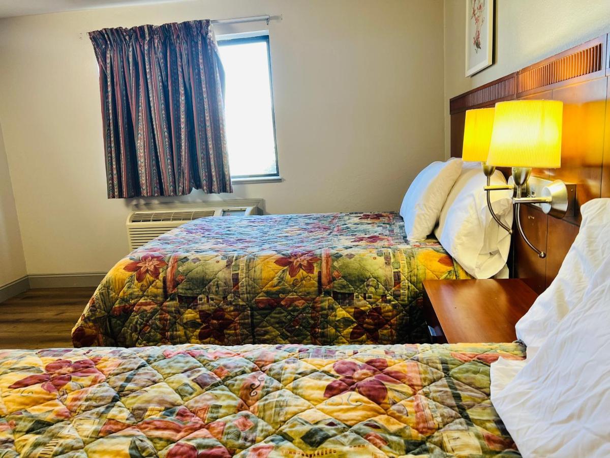| Rosewood Inn