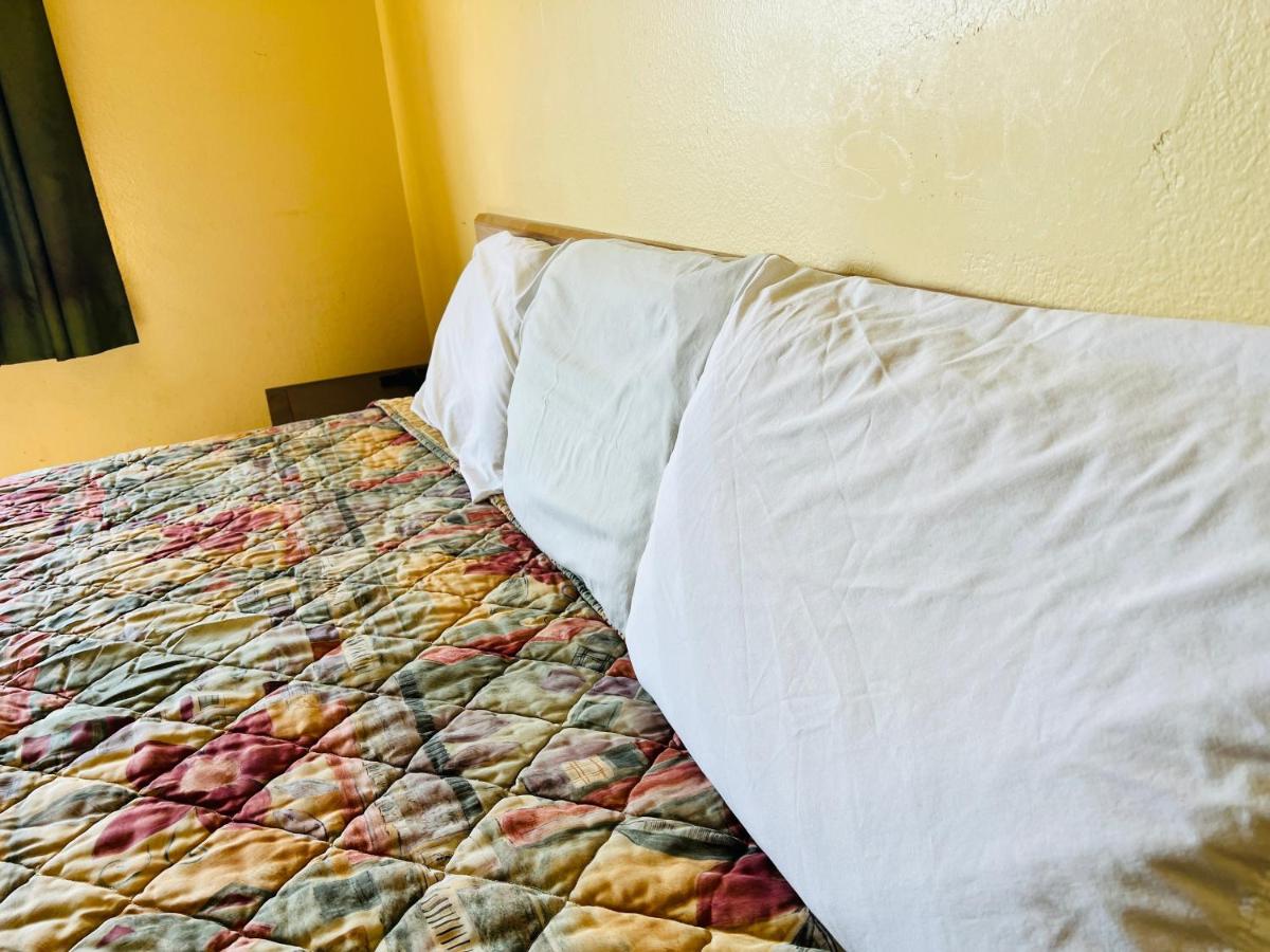 | Rosewood Inn