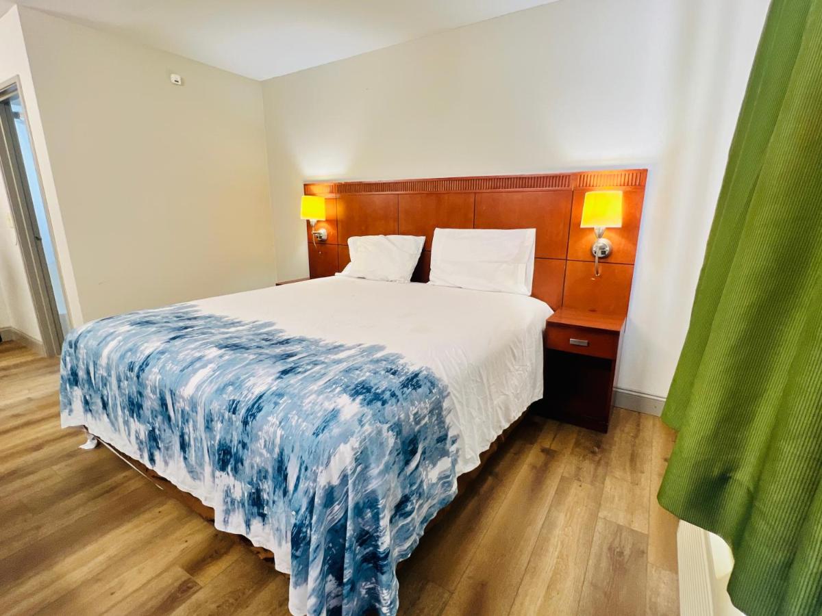 | Rosewood Inn