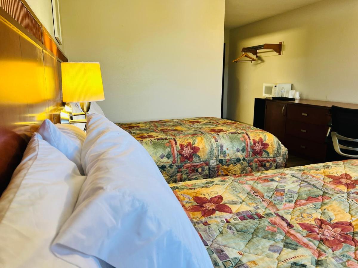 | Rosewood Inn