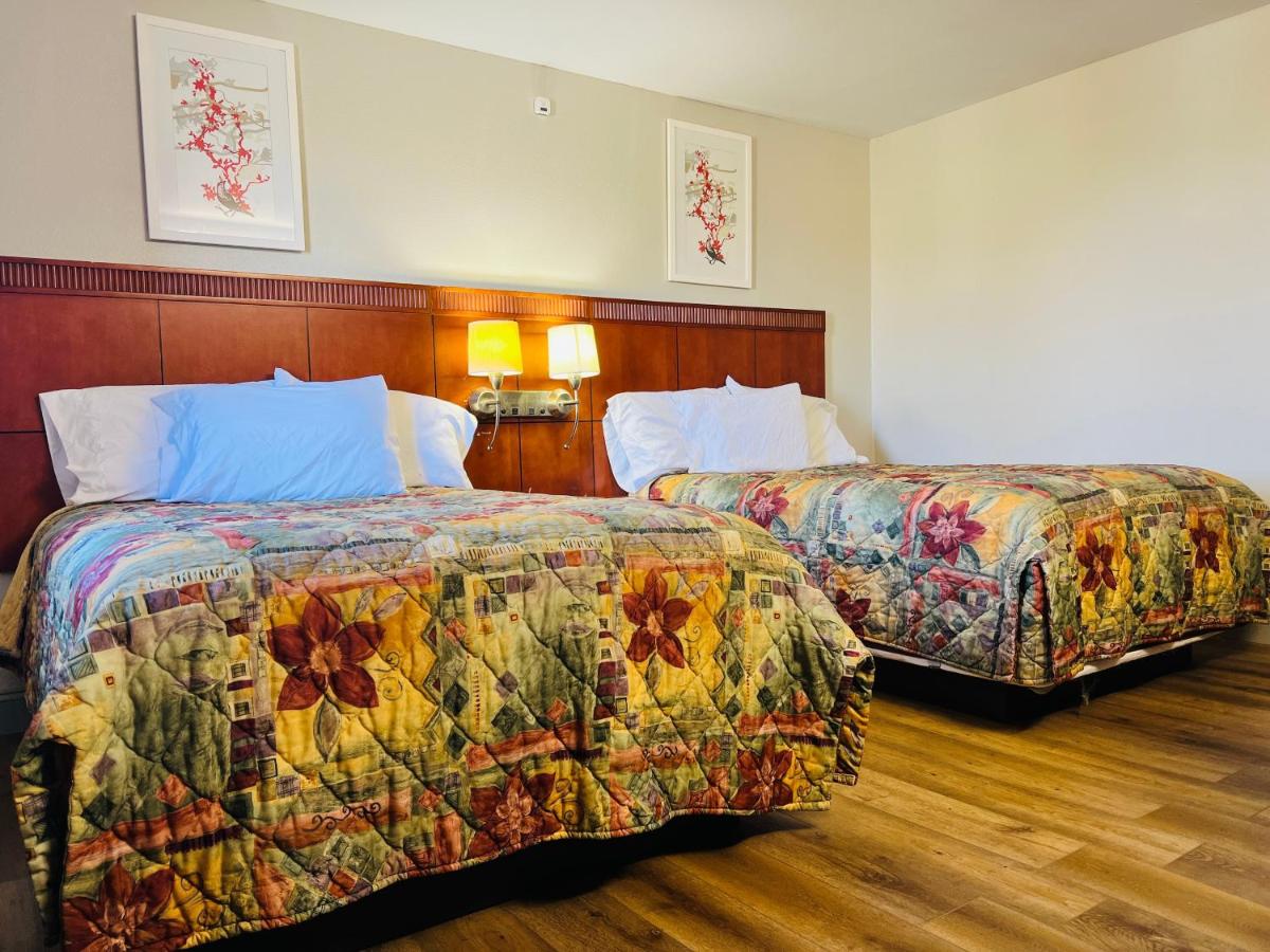 | Rosewood Inn