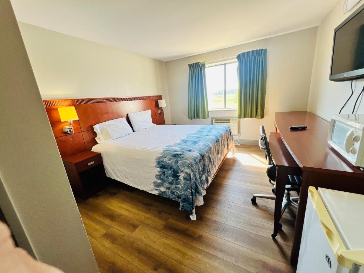 | Rosewood Inn