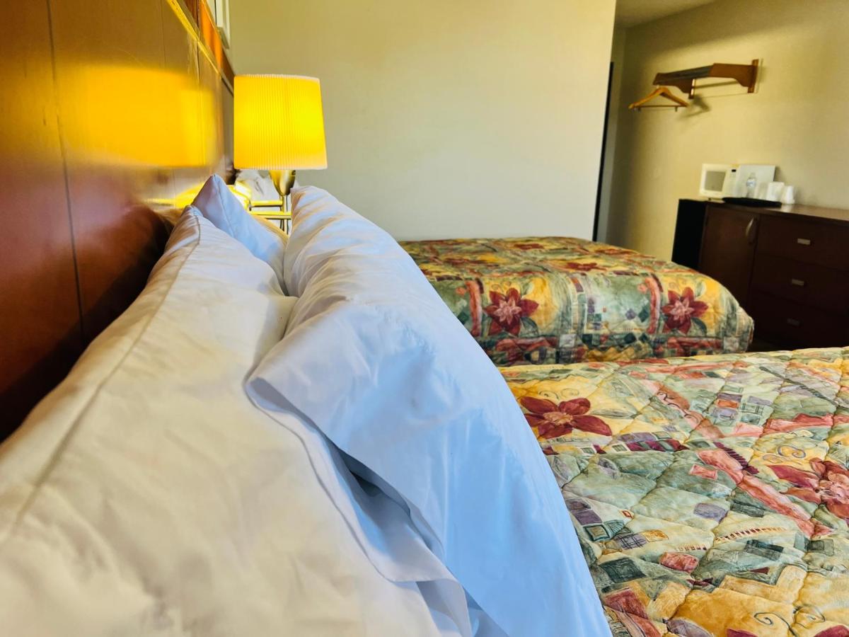 | Rosewood Inn