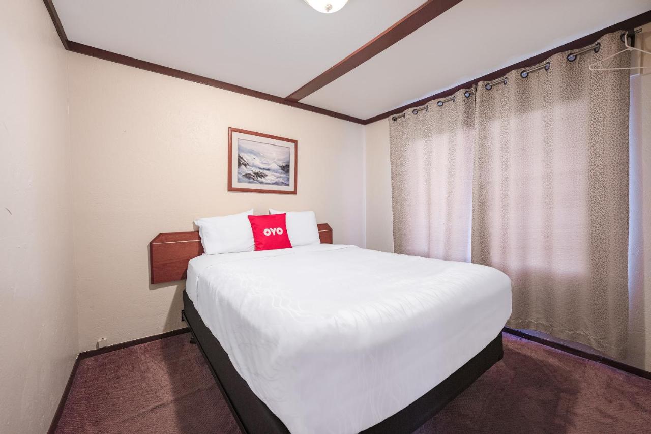 Two-Bedroom Suite at Oyo Hotel Portland Or Near Airport
