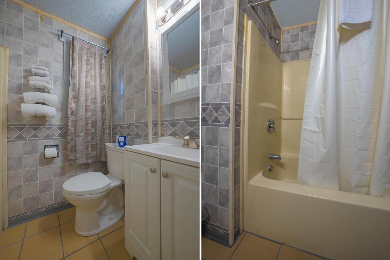 One-Bedroom Suite at Oyo Hotel Portland Or Near Airport