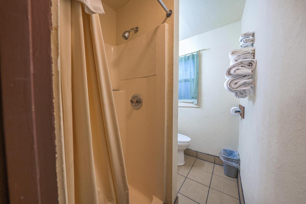 Two-Bedroom Suite at Oyo Hotel Portland Or Near Airport