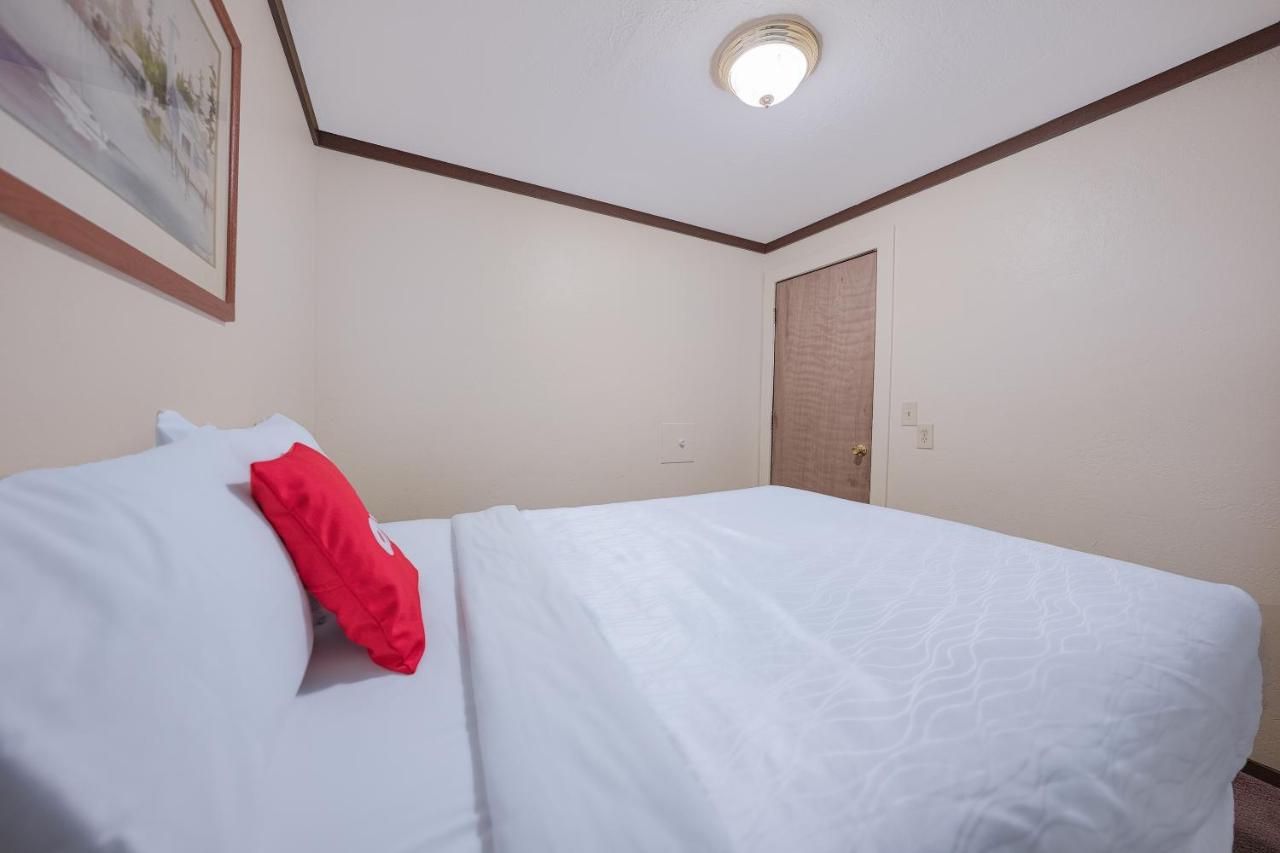 Two-Bedroom Suite at Oyo Hotel Portland Or Near Airport